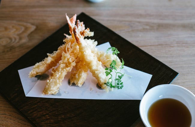 Close up of a plate of tempura.