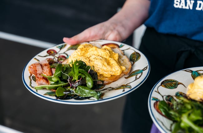 Scrambled egg on a dinner plate.