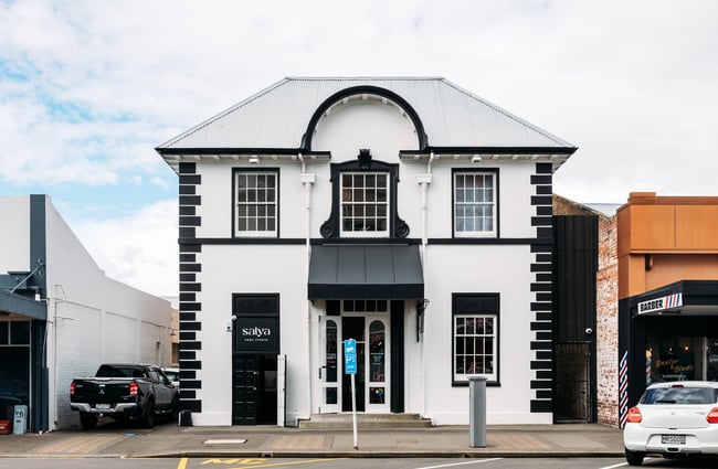 Building exterior of Cameron Jewellery.