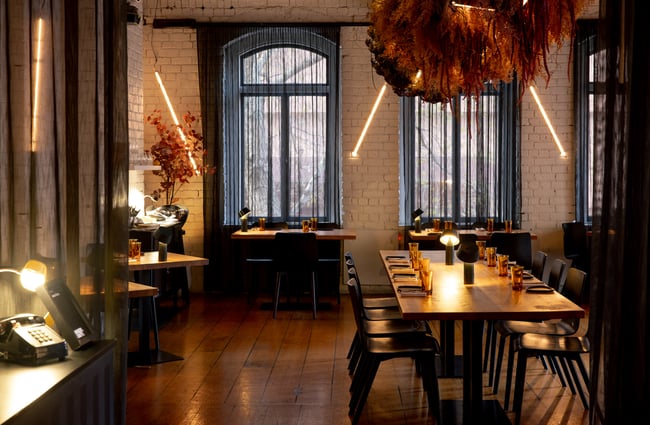 A beautifully decorated restaurant with low hanging lights.