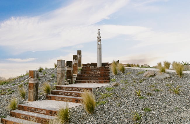 Steps up to a Māori pouwhenua.