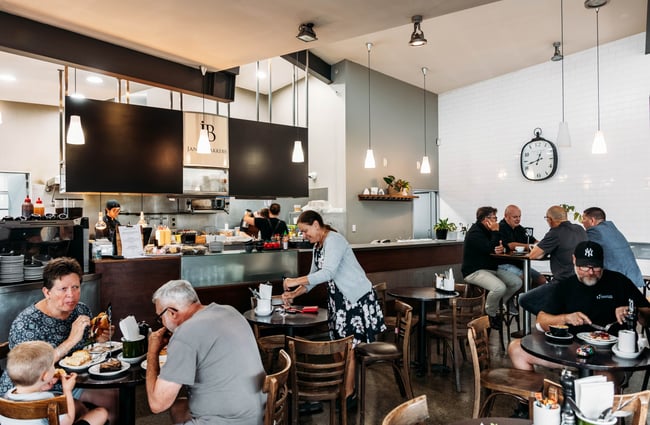 Customers at tables at Janus Bakkerij.