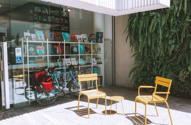 Outdoor chairs and table for reading at Lamplight Books, Auckland.