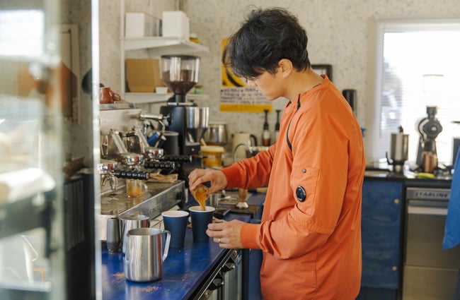 Minho the barista at the coffee machine at Odds Coffee.