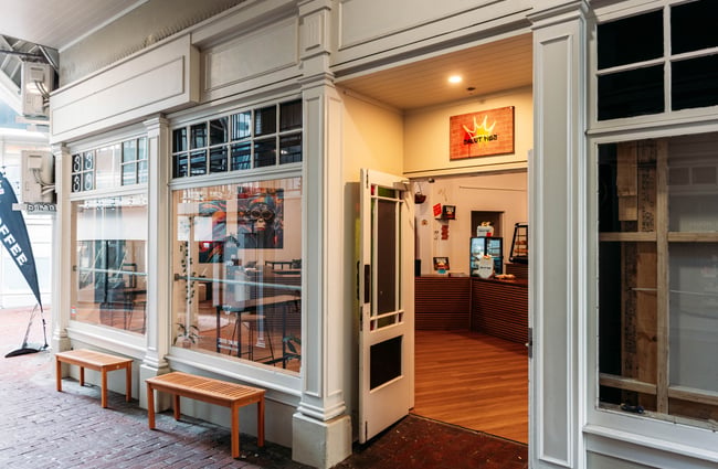 Front door entrance of Salut Pies.