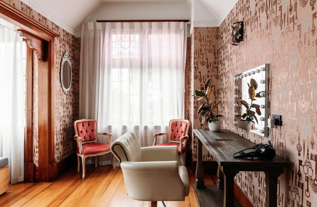 Dressing room at Tatum with decorative wallpaper.
