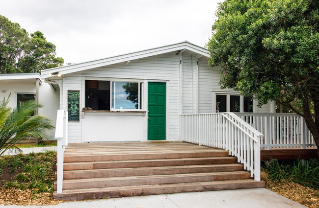 Exterior of The Farmers Daughter.