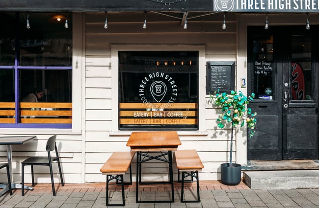 A picnic table and chairs outside Three High Street cafe in Rangitikei.