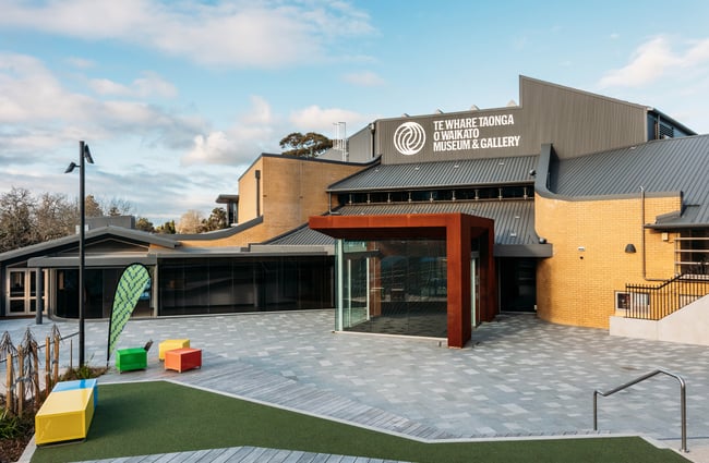 People walking in to Waikato Museum, Hamilton.