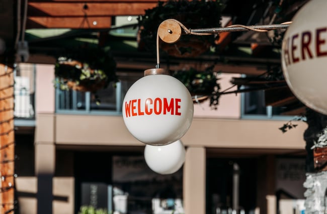 A white and red welcome sign.