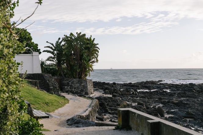 The Takapuna Beach Path next to the ocean.