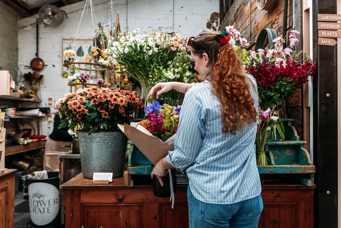 Shop assistant holds a bouquet of flowers.