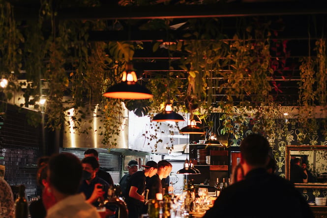 Evening dining atmosphere at 5th Street