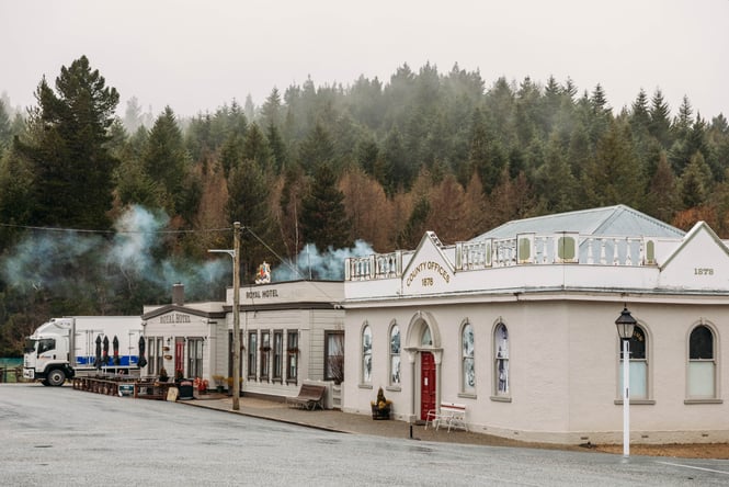 The outside of Royal Hotel.
