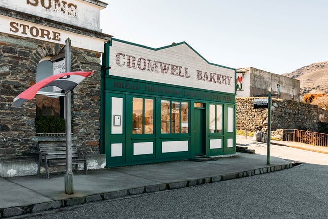 The outside of Cromwell Bakery.