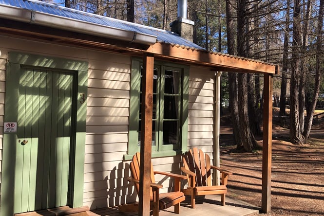A little hut in the Naseby Holiday Park.