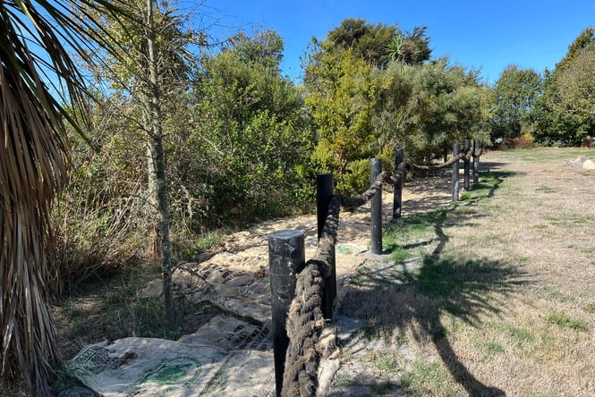 A long fence rope.