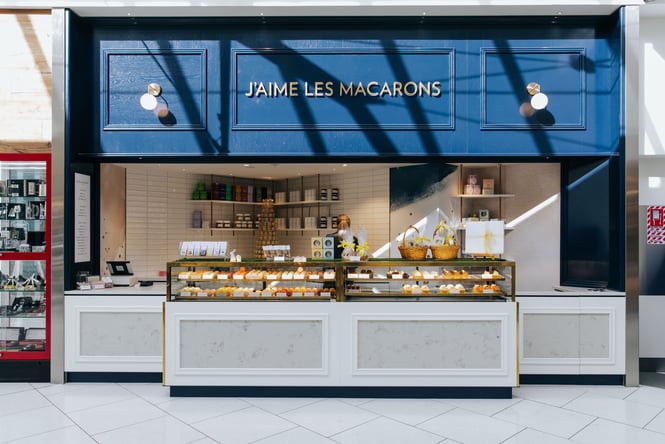 Sun shining down on the J'aime les Macarons store.