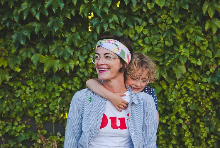 A photo of Rachel Savage with her children.
