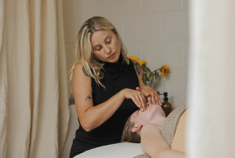 Beauty therapist at Face.it Sumner giving facial treatment to client