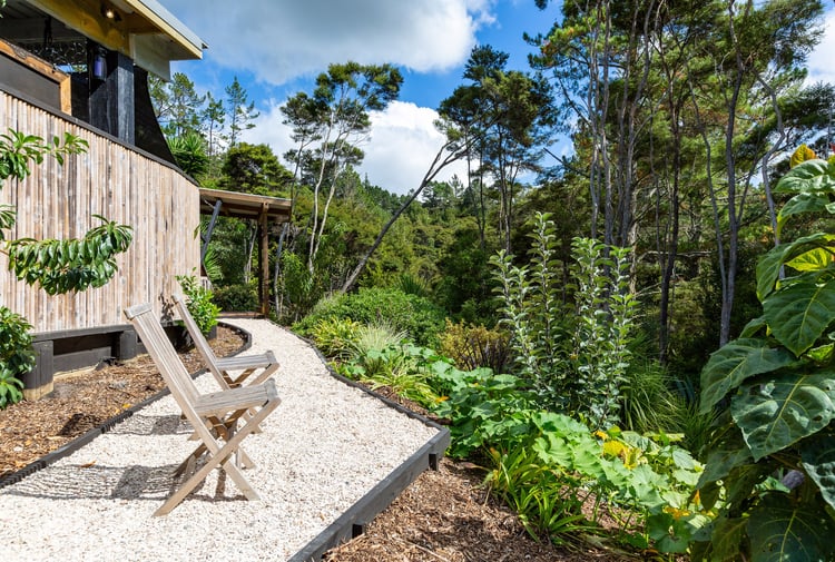Outdoors area at Warblers Retreat in Auckland