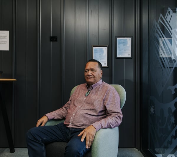 Maurice Manawatu sat in chair.