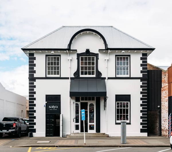 Building exterior of Cameron Jewellery.