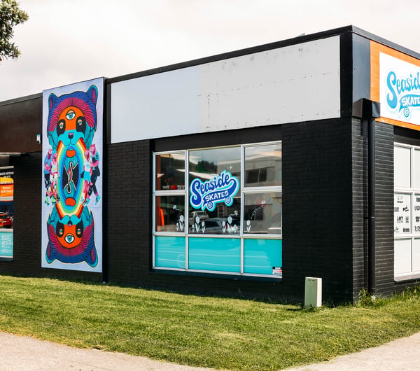 Exterior of the Seaside Skates store.