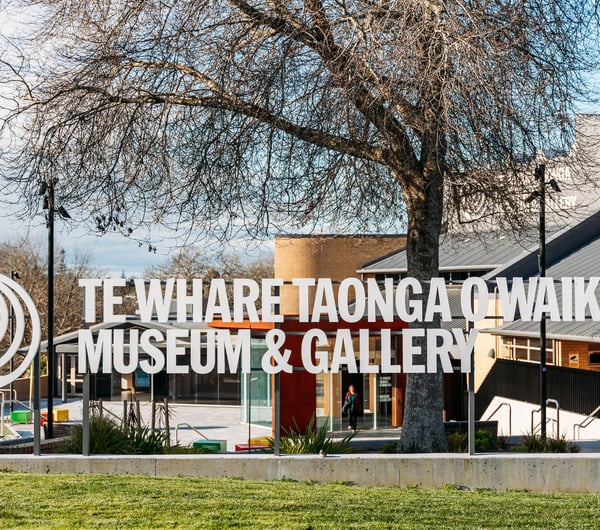 Signage outside the museum at Waikato Museum.