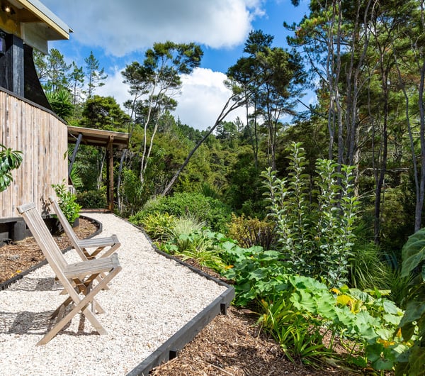 Outdoors area at Warblers Retreat in Auckland