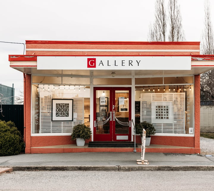 The exterior of Janyne Gallery Ranfurly Central Otago.