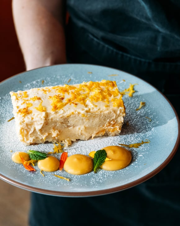 A cheesecake on a plate.