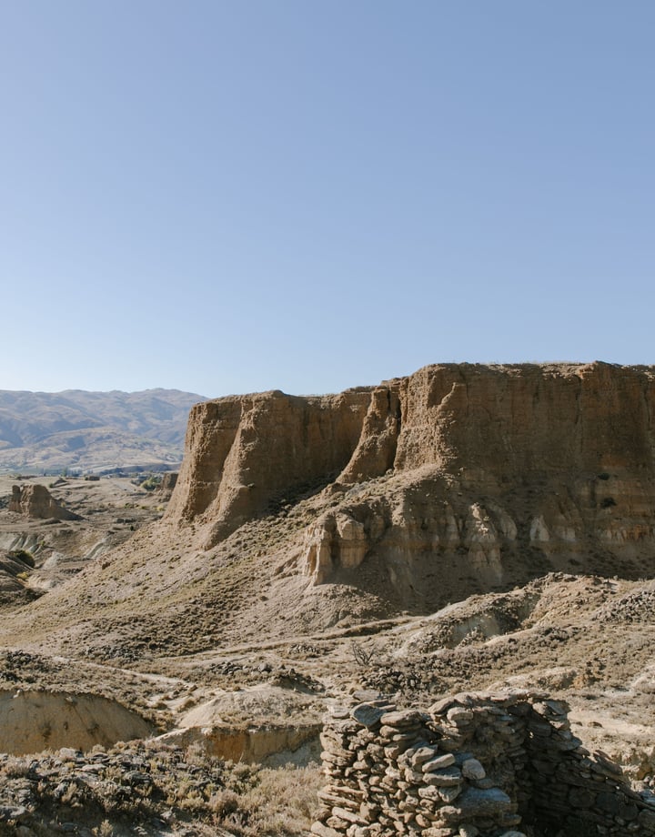 A dusty hill in Central Otago.