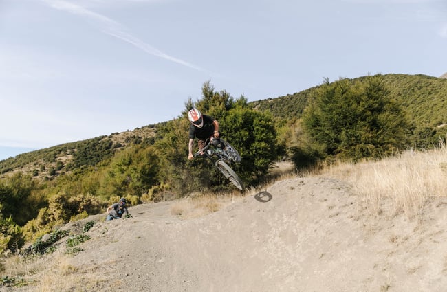 Man doing air on his mountain bike at Middle Hill MTB.