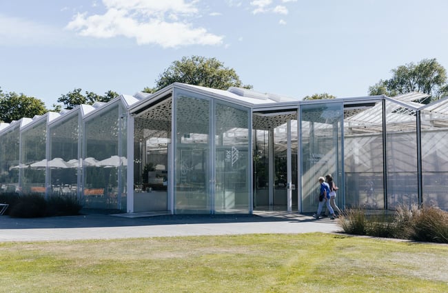 People walking into Ilex Café in Christchurch Botanical Gardens.