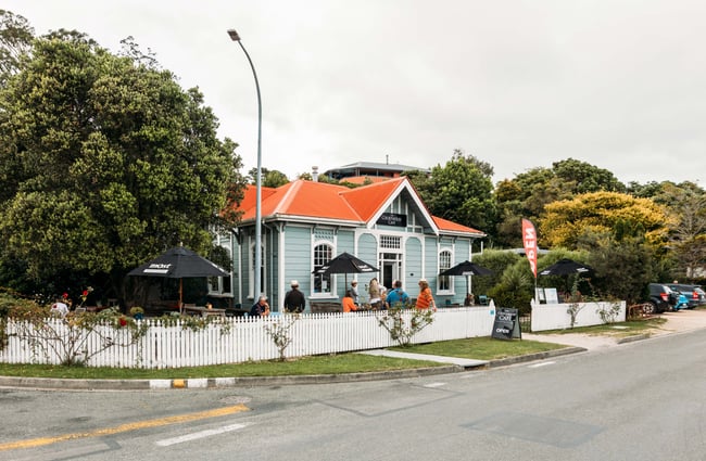 The blue and white Courthouse Cafe building.