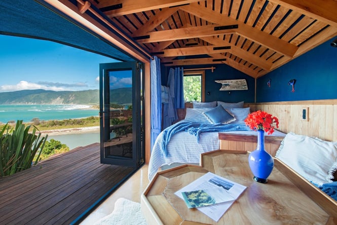 Nelson accommodation, a Pepin Island hut looking out towards the ocean.