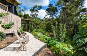 Outdoors area at Warblers Retreat in Auckland