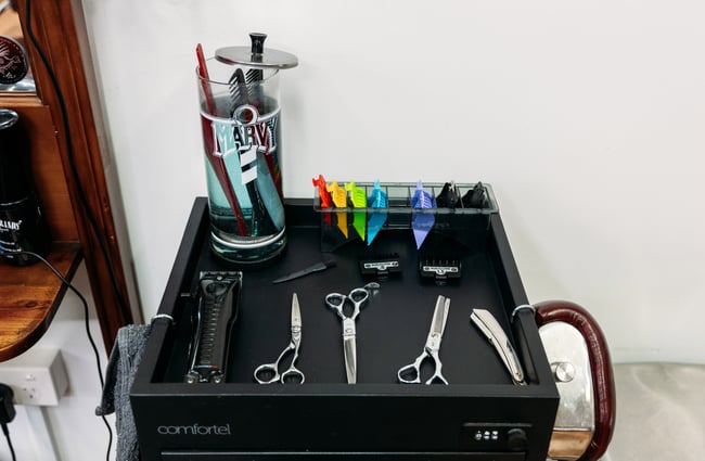 A close up of hair cutting equipment.
