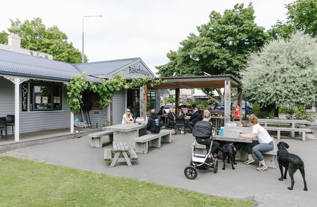 People dining outside the Fairlie Bakehouse.