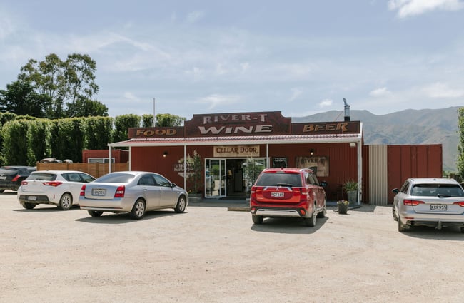 The front exterior of River-T Estate winery with cars parked out the front.