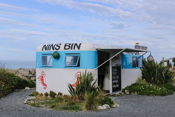 Nins Bin seafood truck coast side in Kaikoura.