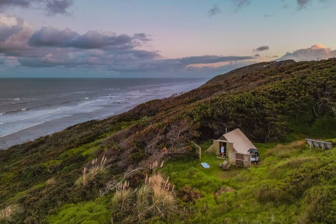 Drone footage of a glamping hut in Waiuku with views of the ocean