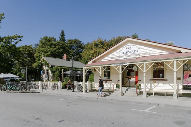 The exterior of an Arrowtown shop.