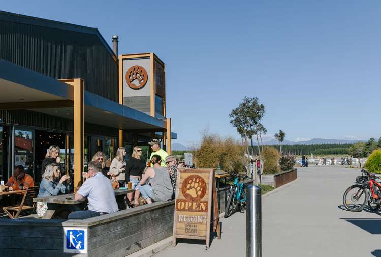 Exterior of Golden Bear in Tasman with people dining outside.