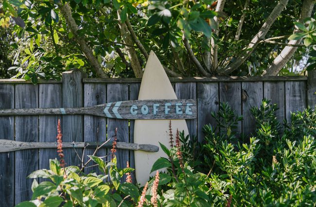 Boat paddle with painted coffee sign at Java Hut, Māpua.