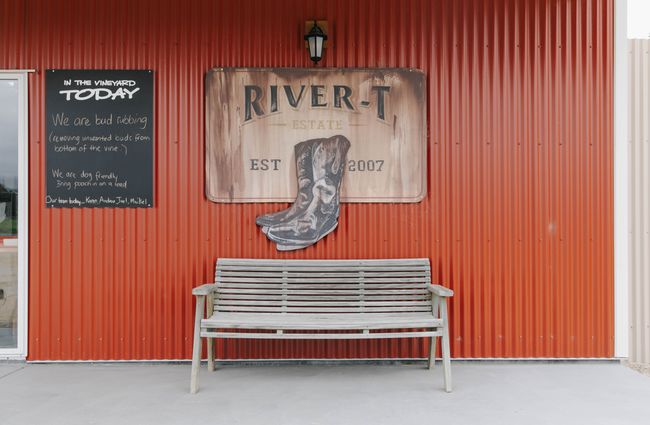 Outdoor seat at River-T Estate in Kurow.