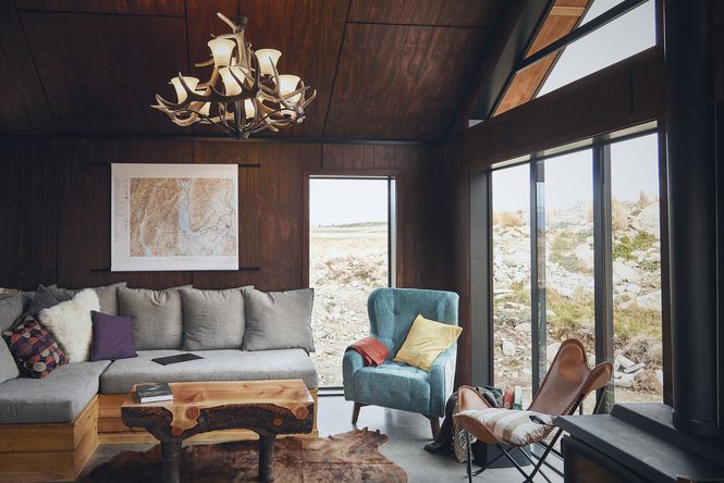 Cozy wooden cabin with fire roaring looking out over Southland high country.